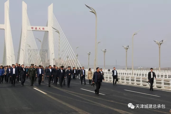 二分公司琿春大橋建設(shè)項目舉行通車儀式